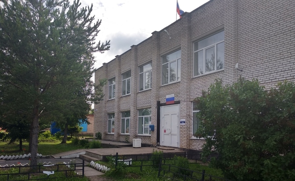 д. Кусино, здание Администрации Кусинского сельского поселения.
